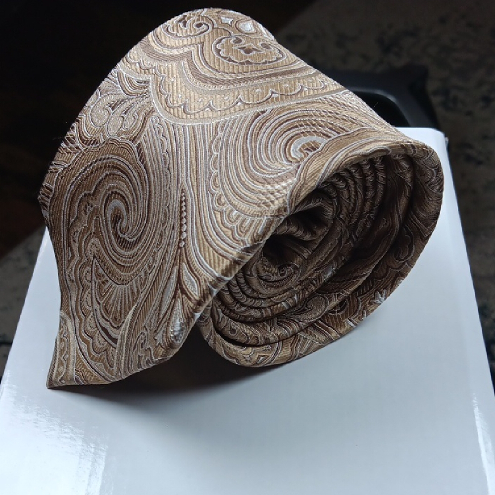 Stafford Performance Cream and Golden Paisley Silk Tie
